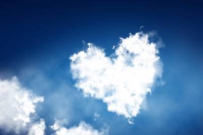 Heart shaped clouds ppt background